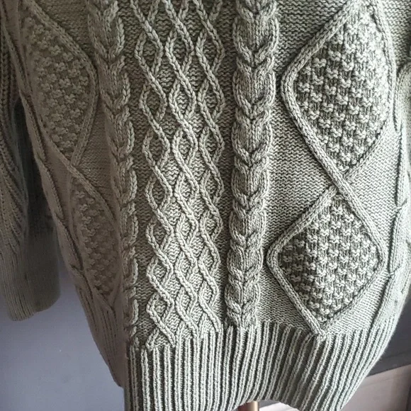 Aerie green cable knit vneck pullover sweater size XS - Picture 14 of 16